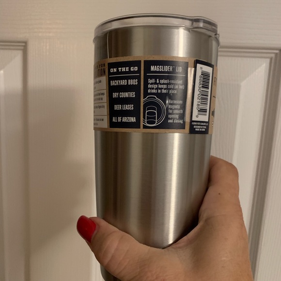 YETI rambler 20oz New With Papers - Picture 3 of 5